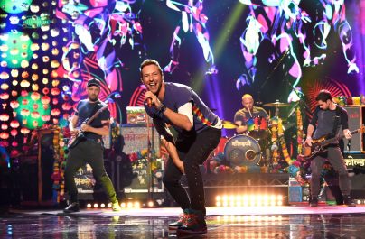 Группа Coldplay презентовала в сети композицию «Hypnotised»